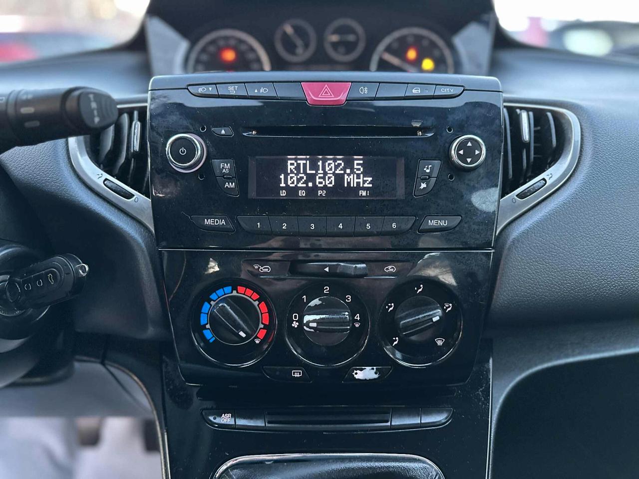 Lancia Ypsilon 1.2 69 CV 5 porte S&S Silver