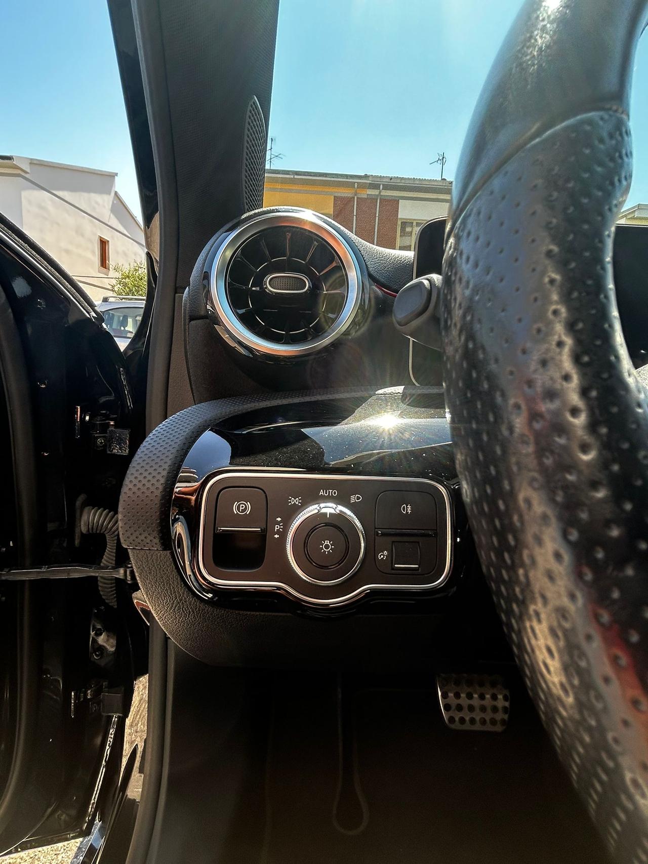 Mercedes-Benz A 180 Premium AMG