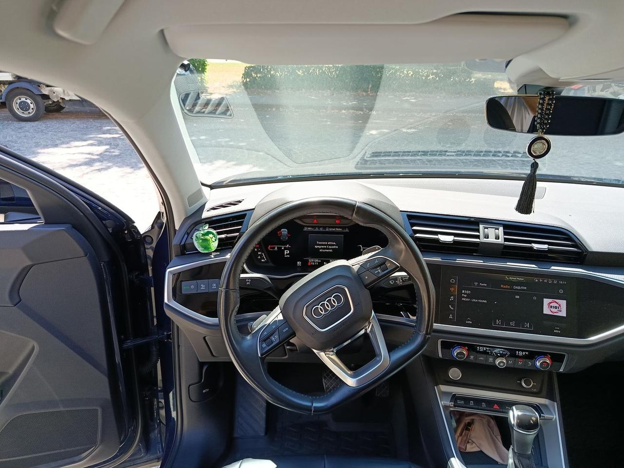 Audi Q3 2.0 TDI Business #6230