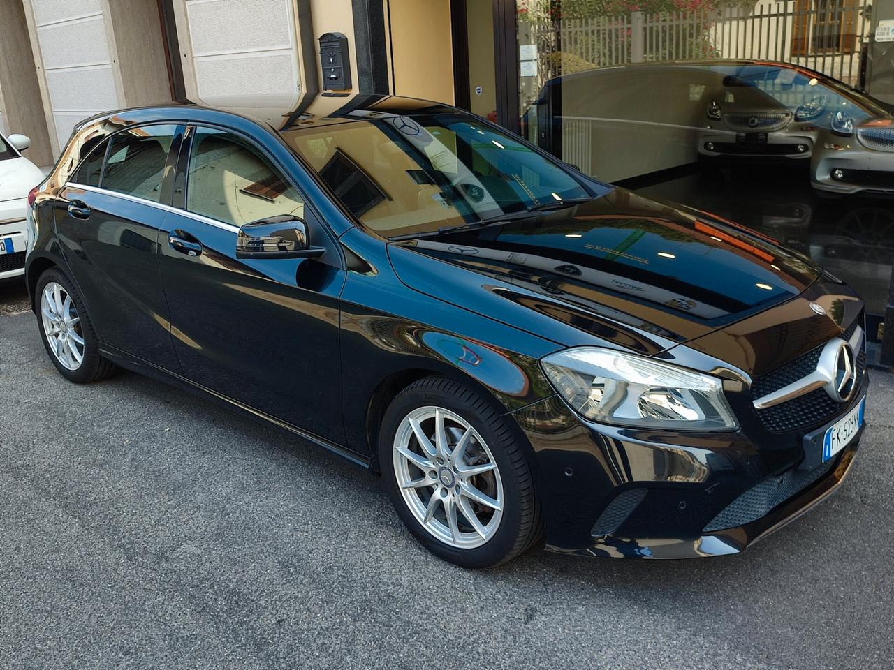 Mercedes-benz A 180 automatica Euro 6 Navi/Sensori/Full