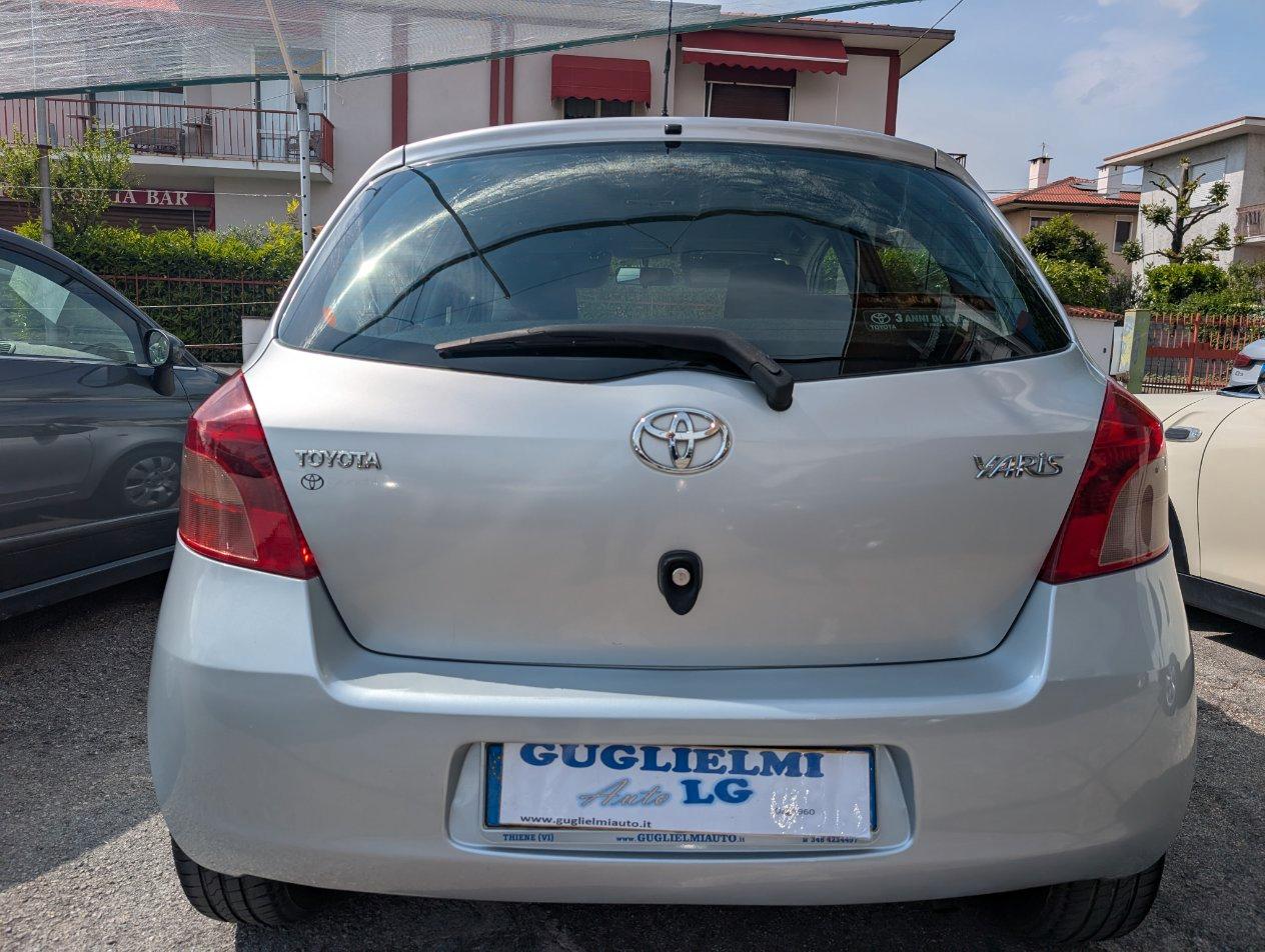Toyota Yaris 5P 1.0 km 59.999 Neopatent. benzina Sol