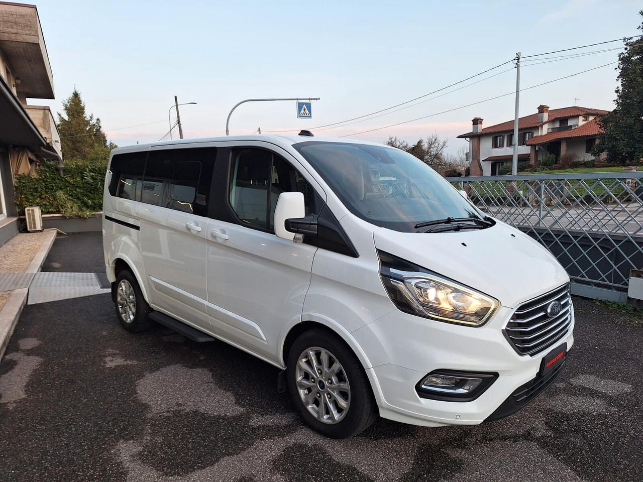 Ford Tourneo Custom AUTOCARRO 6 POSTI 320 2.0 EcoBlue 130CV PL Titanium