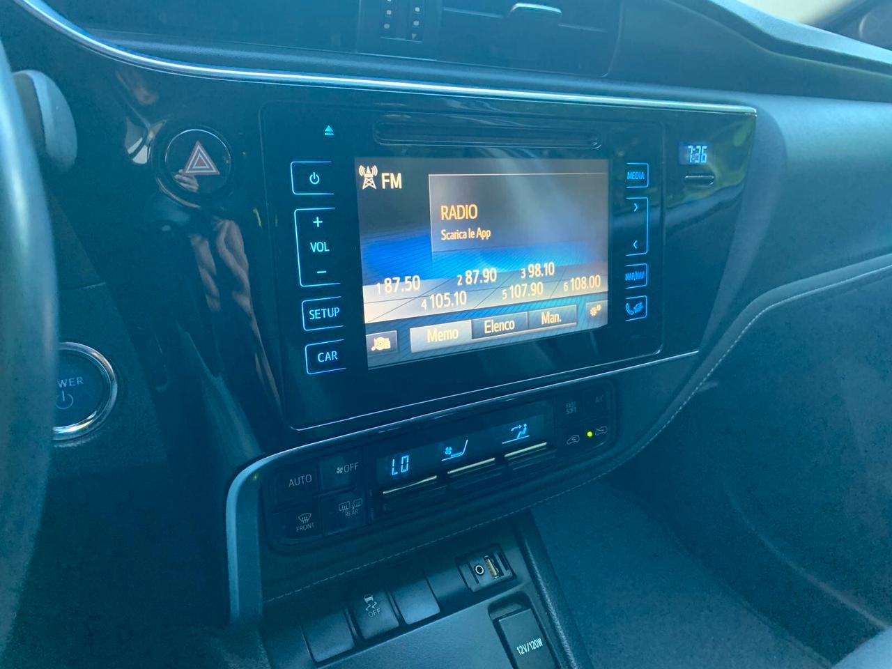 Toyota Auris Touring Sports 1.8 Hybrid Lounge