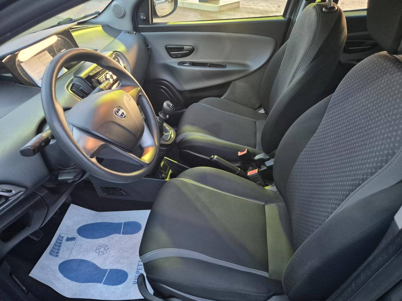 Lancia Ypsilon 1.2 69 CV 5 porte Silver