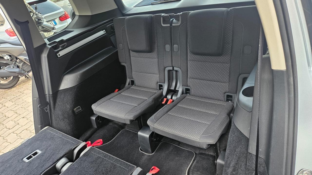 Volkswagen Touran 2.0 tdi 115cv dsg 7 POSTI-ACC-NAVY-CARPLAY