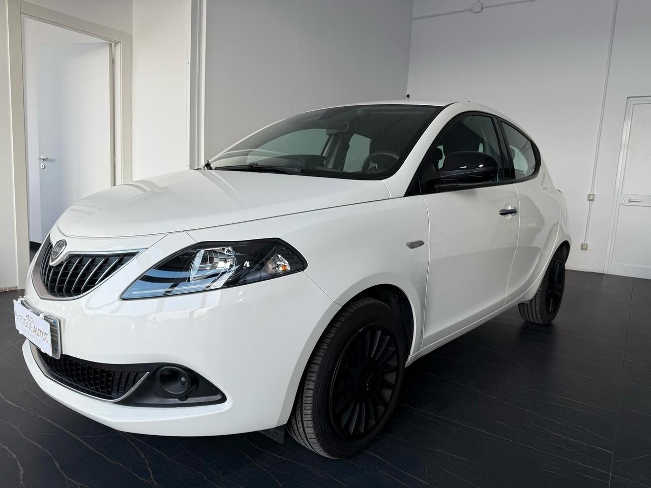 Lancia Ypsilon 1.0 FireFly 5 porte S&S Hybrid Alberta Ferretti