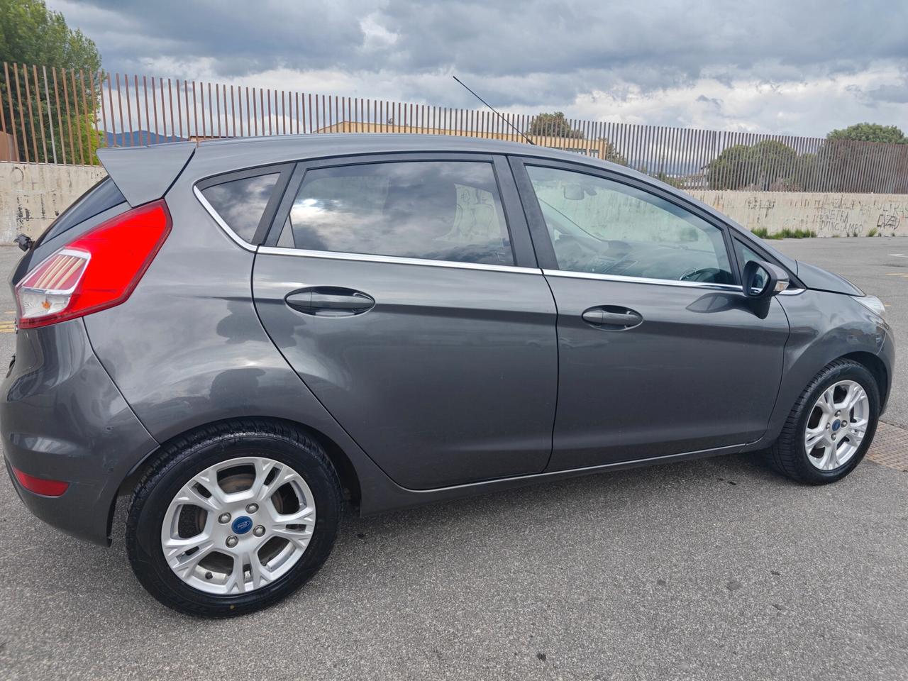 Ford Fiesta 1.5 TDCi 75CV 5 porte Titanium