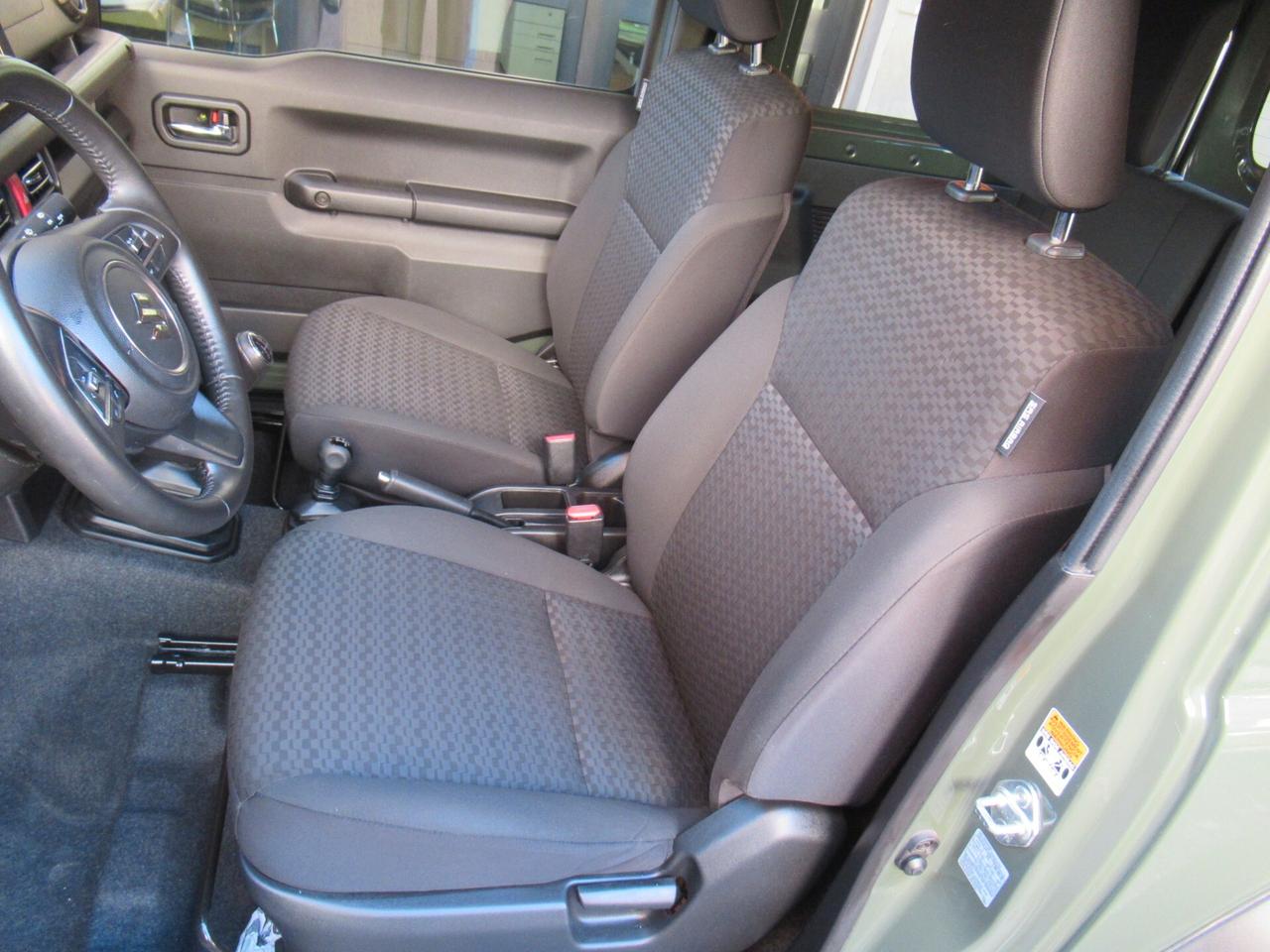 Suzuki Jimny 1.5 5MT Top