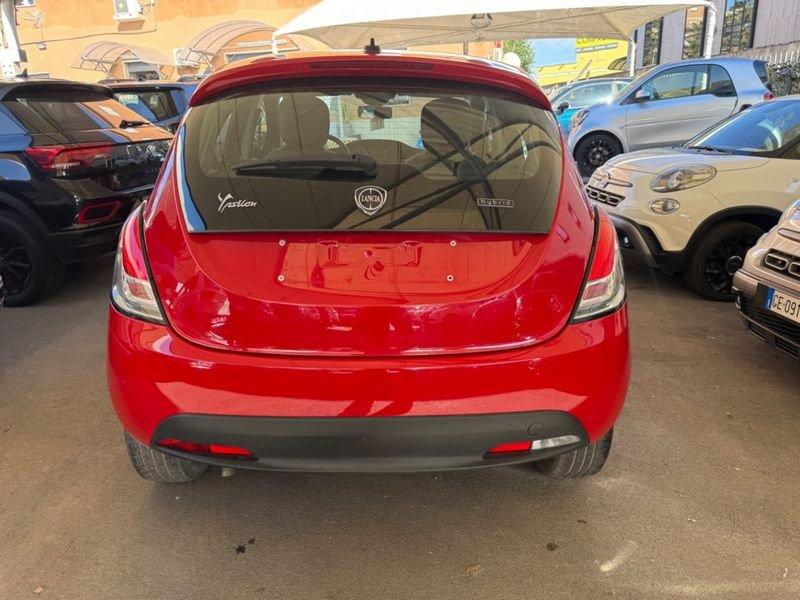 Lancia Ypsilon 1.0 FireFly Hybrid Ecochic Silver + GPL