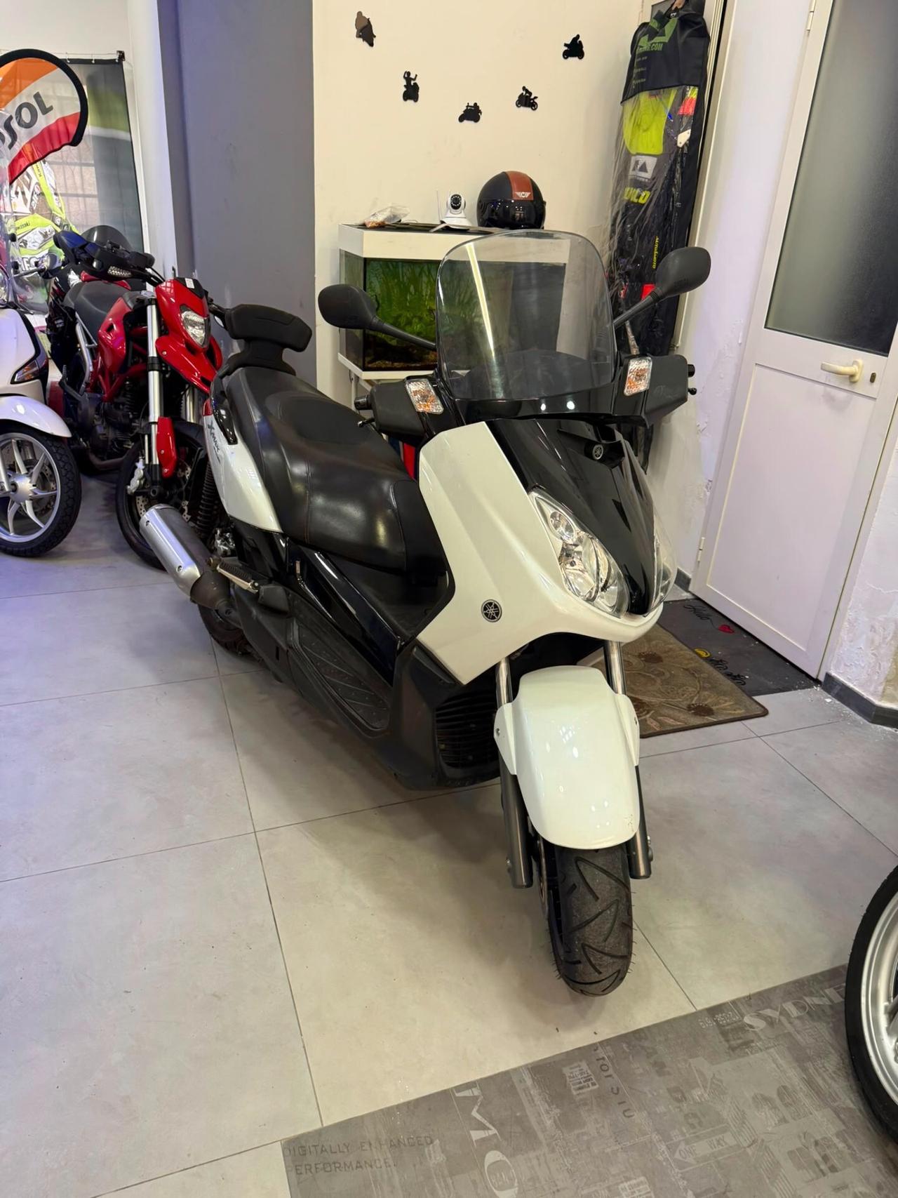 Yamaha X-Max 250