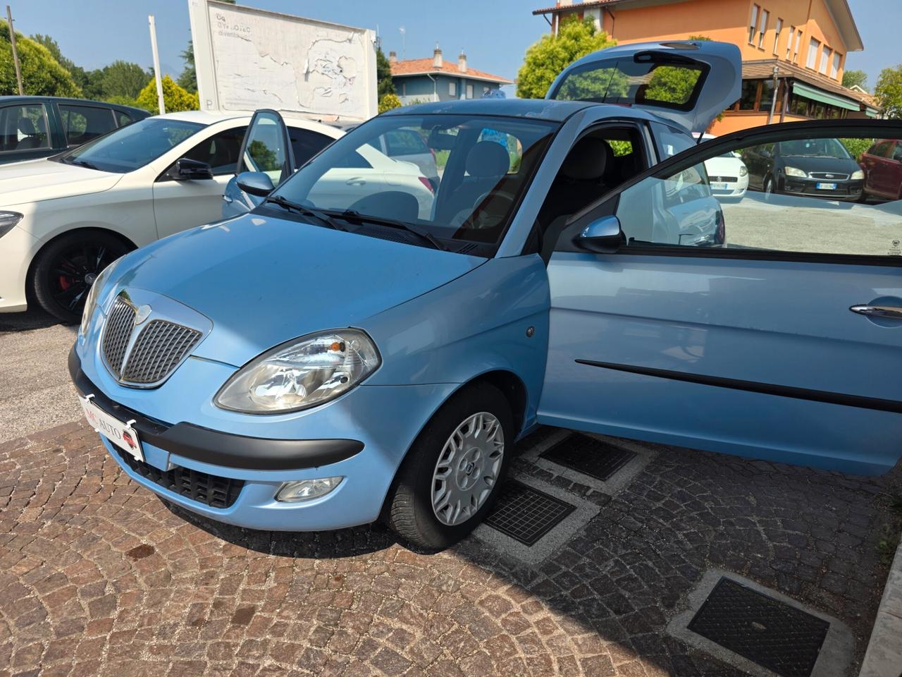 Lancia Ypsilon 1.2 con 140.000km
