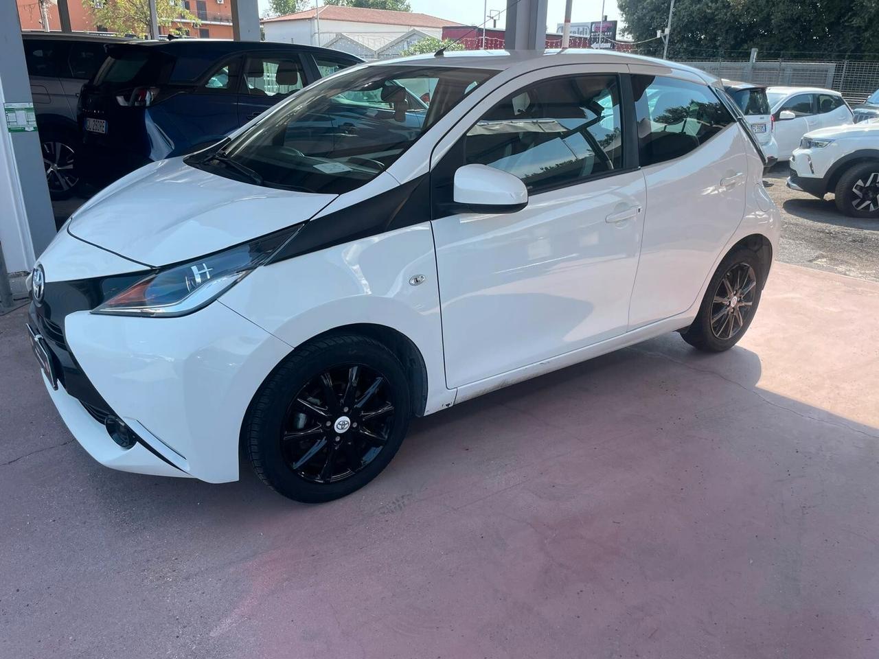Toyota Aygo cerchi in lega automatica