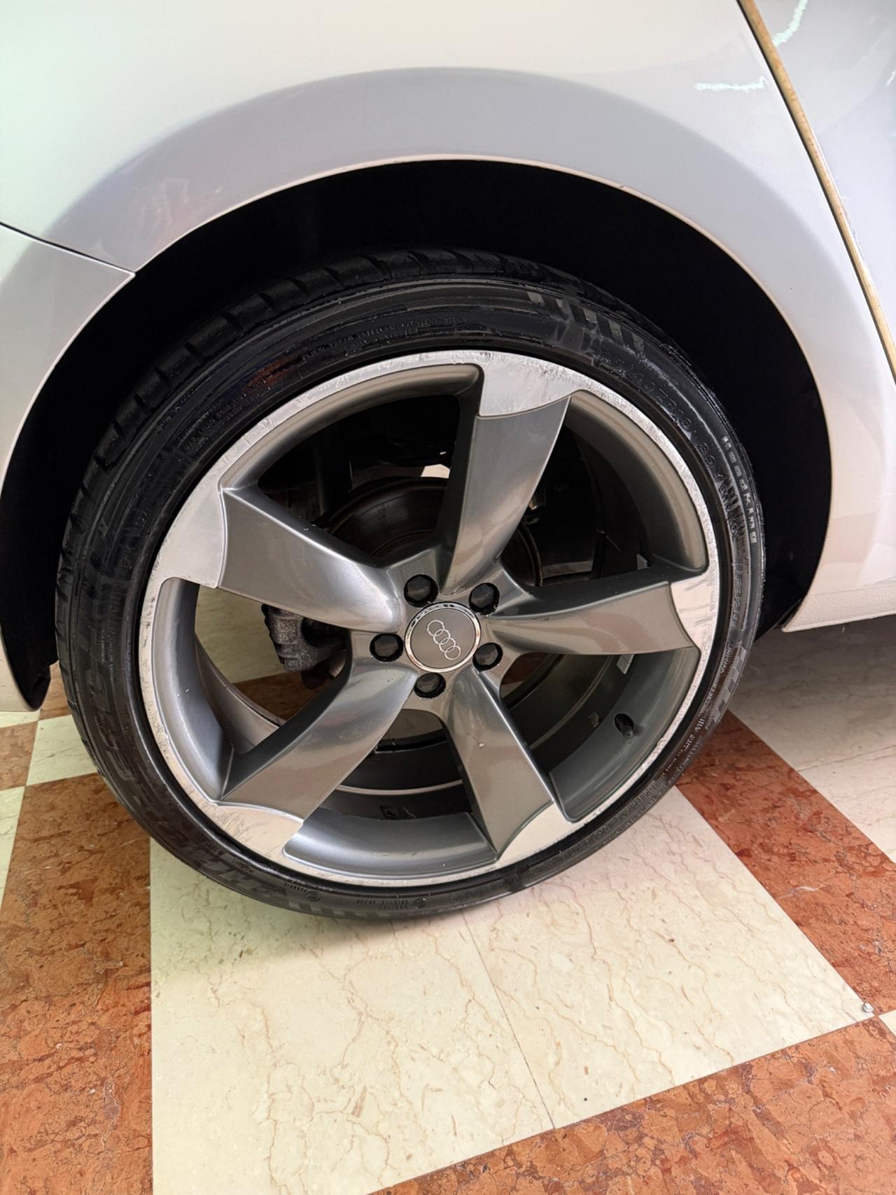 Audi A1 1.6 TDI S line edition plus