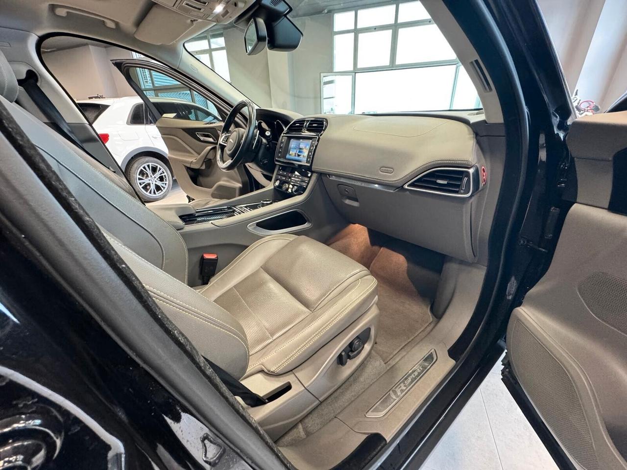 JAGUAR F-PACE 2-0 D4D 4WD TETTO APRIBILE R-DYNAMIC SPORT