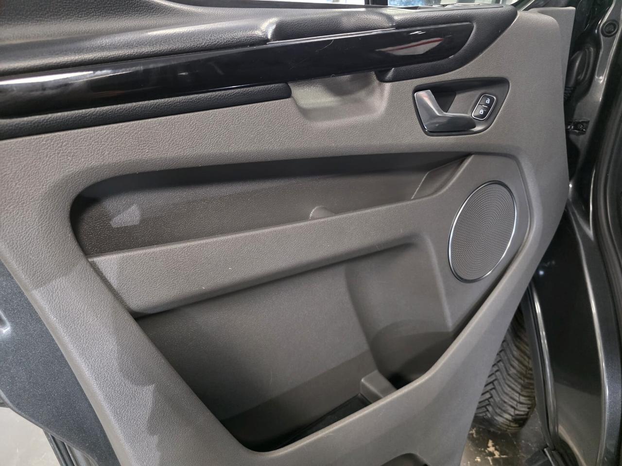Ford Tourneo Custom 310 2.0 TDCi 170CV PL Titanium