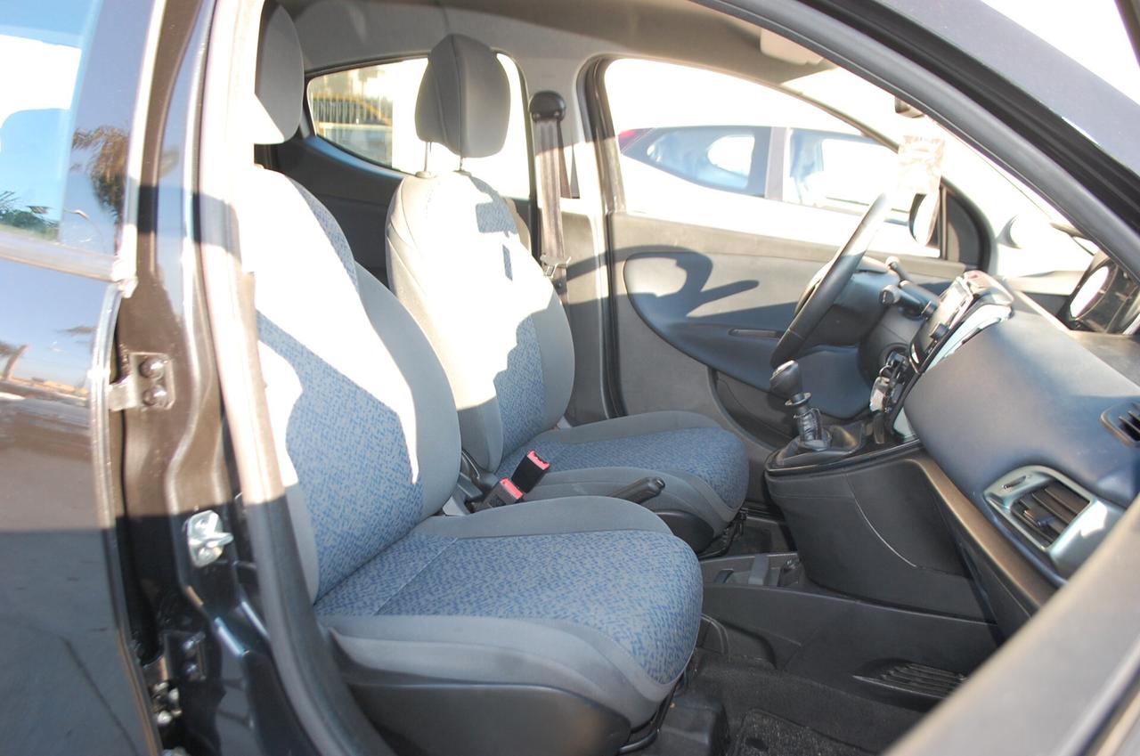 Lancia Ypsilon 1.0 firefly hybrid 70CV Gold Plus S&S Uff Italy