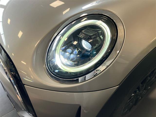 MINI Mini 5 Porte 1.5 Twin Power Turbo Cooper Essential