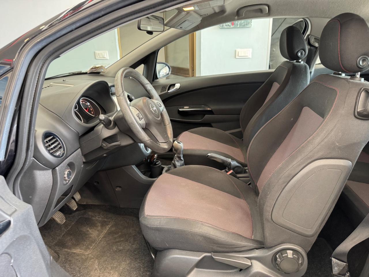 Opel Corsa 1.2 3 porte Sport