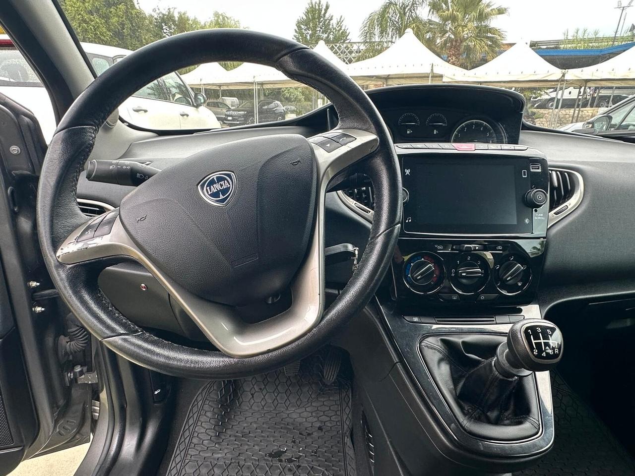 Lancia Ypsilon 1.0 FireFly 5 porte S&S Hybrid Ecochic Gold