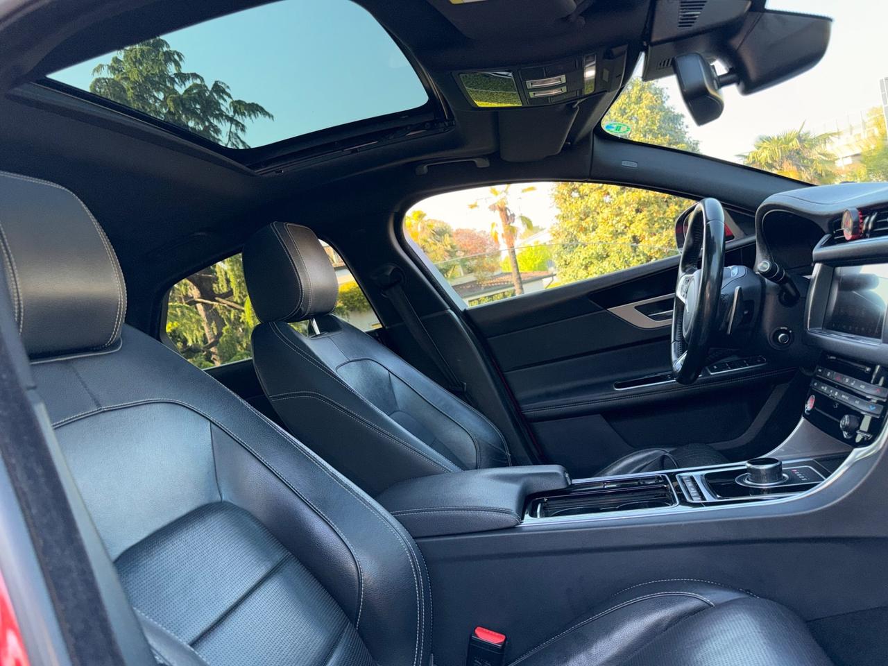 Jaguar XF 2.0D 240 CV AWD R-Sport full pelle tetto