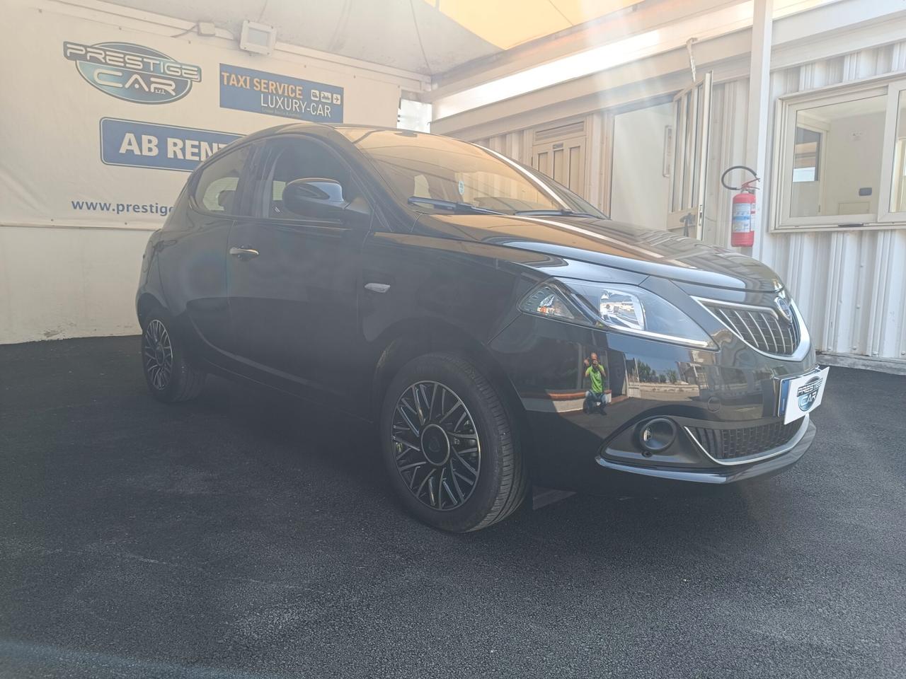 Lancia Ypsilon 1.0 FireFly 5 porte S&S Hybrid Platino