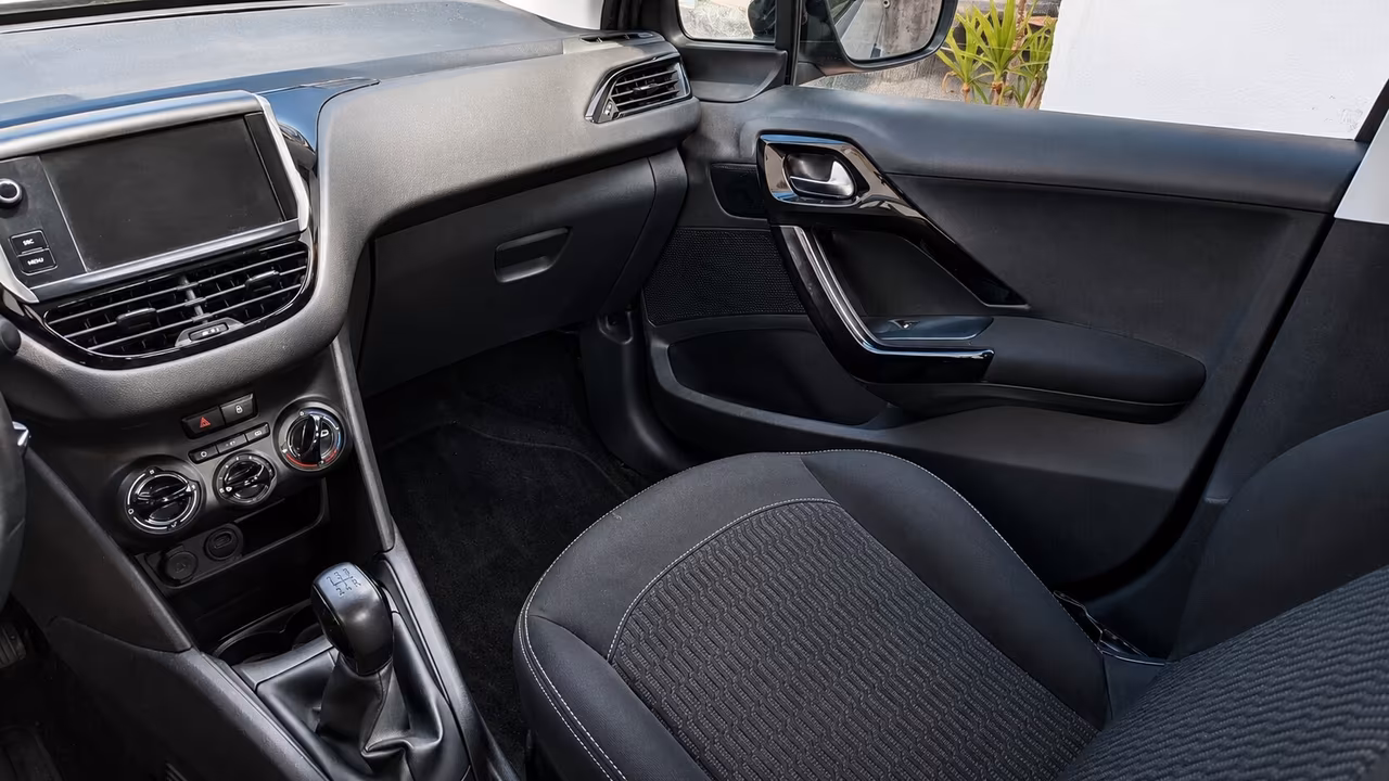 PEUGEOT 208 1.6 HDI