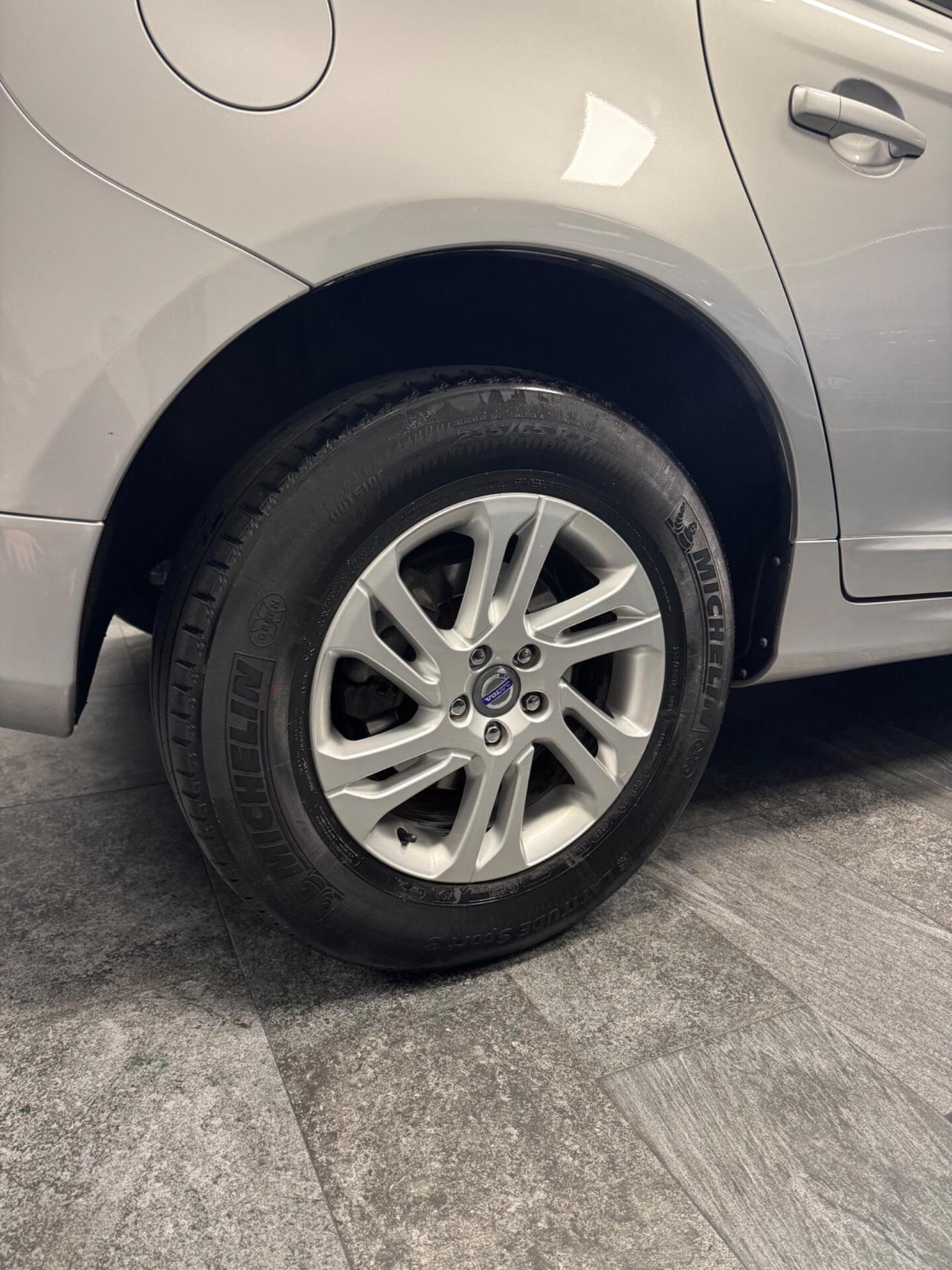 Volvo XC60 D4 R-design Momentum