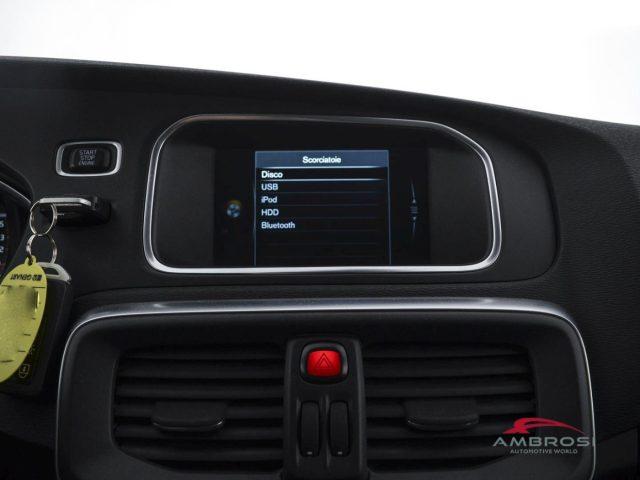 VOLVO V40 Cross Country D2 Geartronic Momentum - AUTOCARRO N1 - PER OPERAT