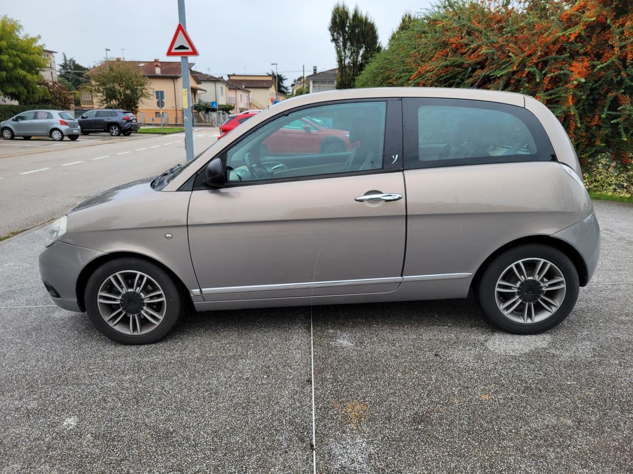 Lancia Ypsilon 1.4 16V 95cv Platino Automatica