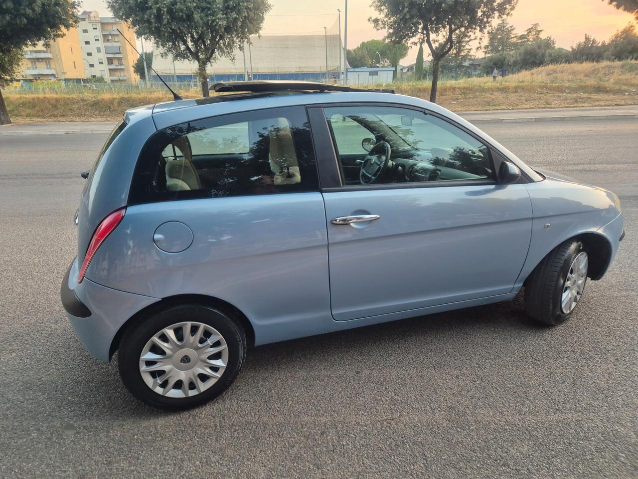Lancia Ypsilon 1.3 MJT 69 CV Platino tetto apribileeeee