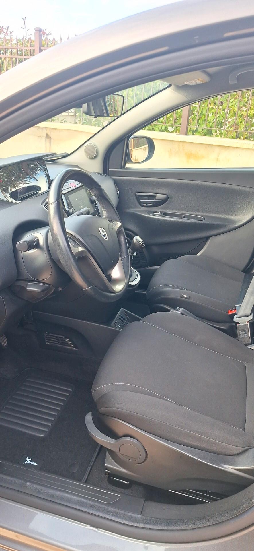 Lancia Ypsilon 1.0 FireFly 5 porte S&S Hybrid Gold Plus