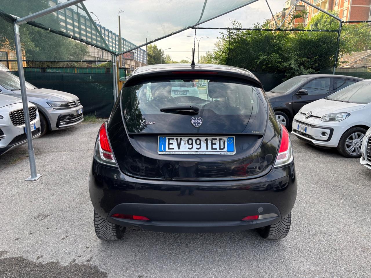 Lancia Ypsilon 5 porte Metano Ecochic OK NEOPATENTATI