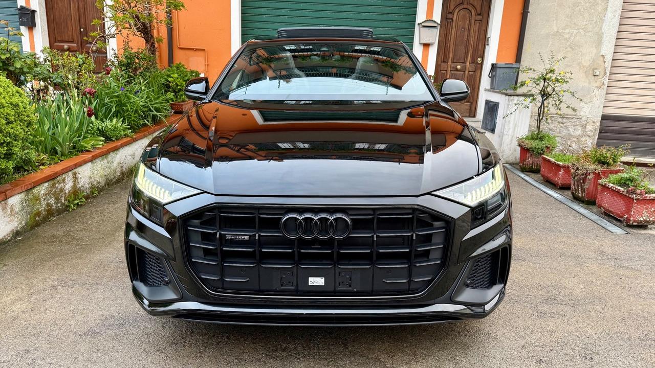 Audi Q8 50 TDI 286 CV quattro Tetto Matrix interno RS