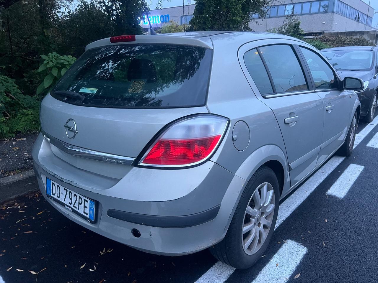 Opel Astra 1.6 16V Twinport 5 porte Cosmo