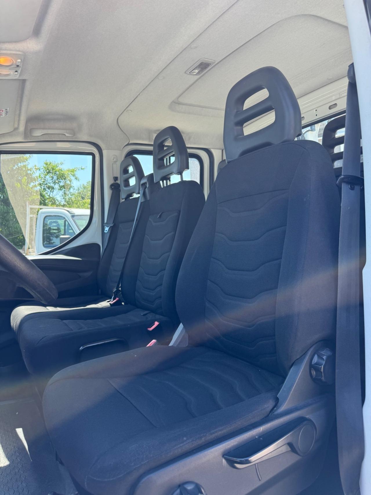 Iveco daily gru 7 posti