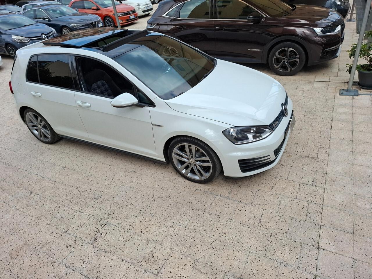 Volkswagen Golf - 2.0 TDI GTD PANO
