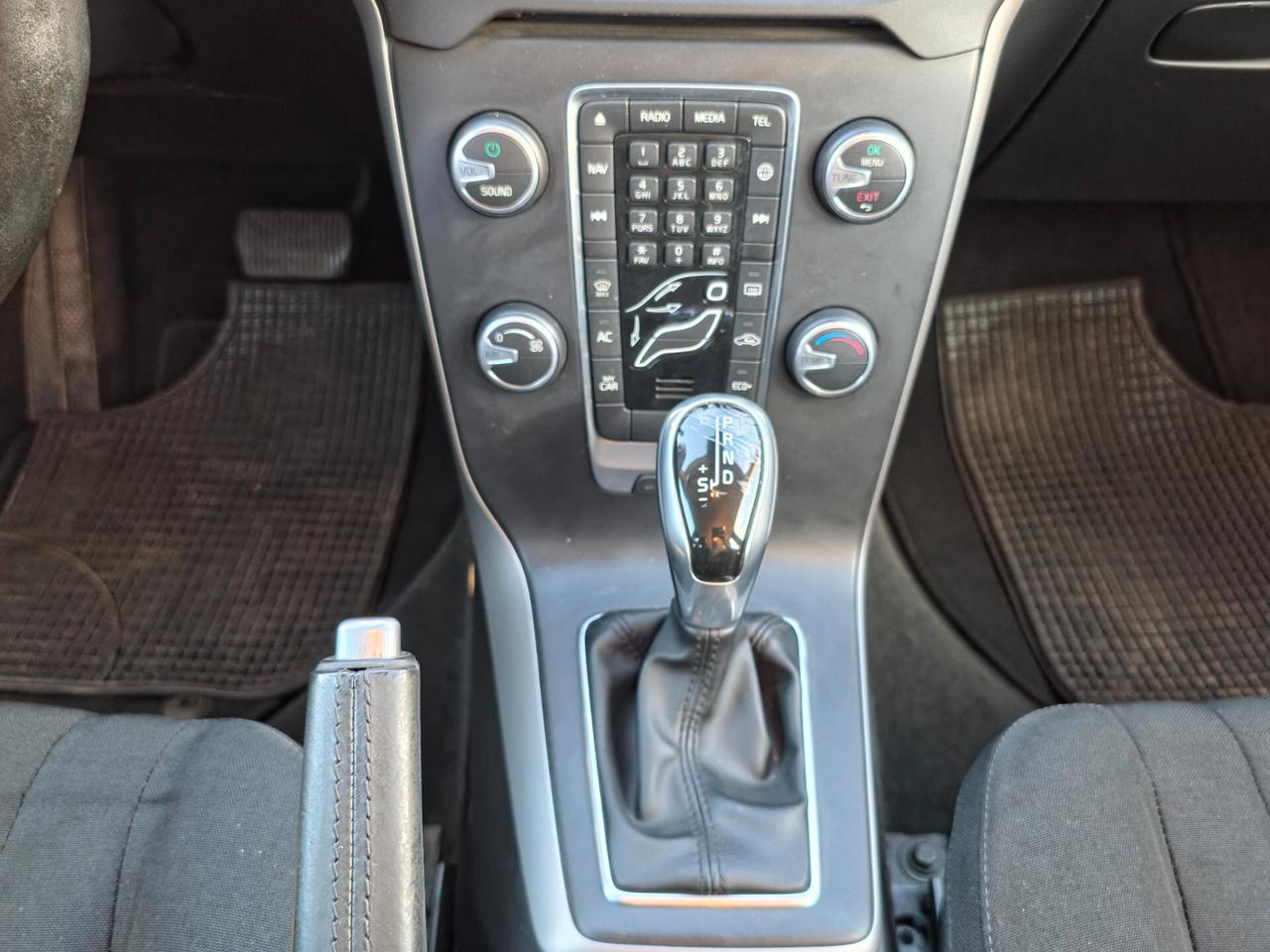 Volvo V40 D4 Momentum CV-120 Automatica E6 NEO 2016