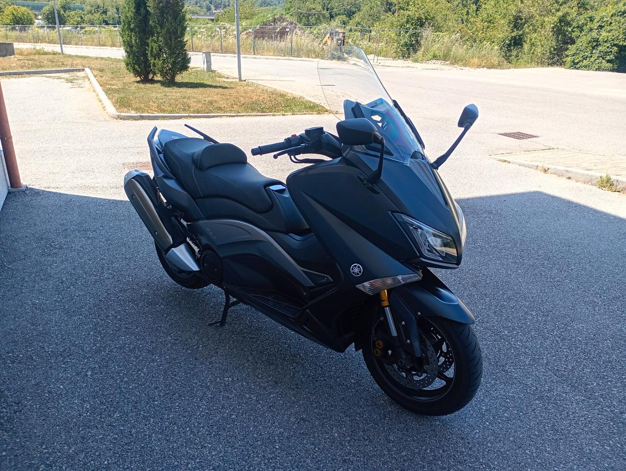 Yamaha T Max 530 iron
