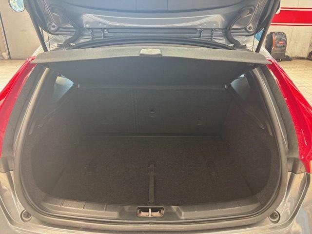 VOLVO V40 Cross Country D2 Style Plus
