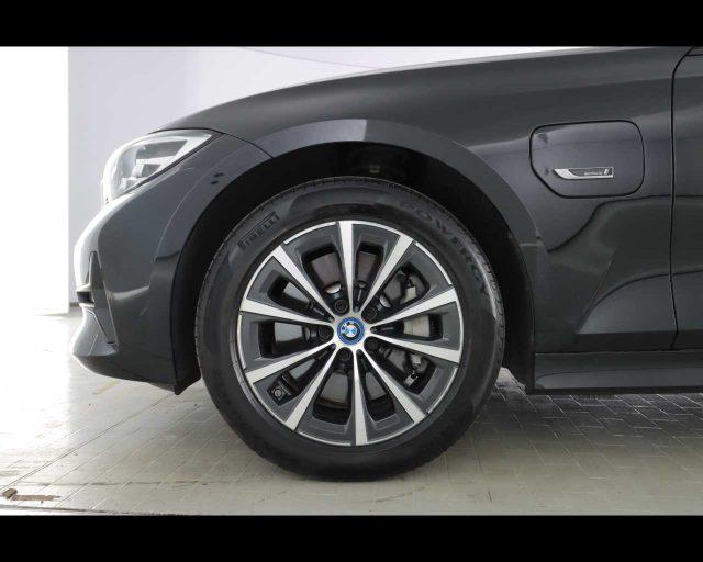 BMW 330 e Touring Business Advantage