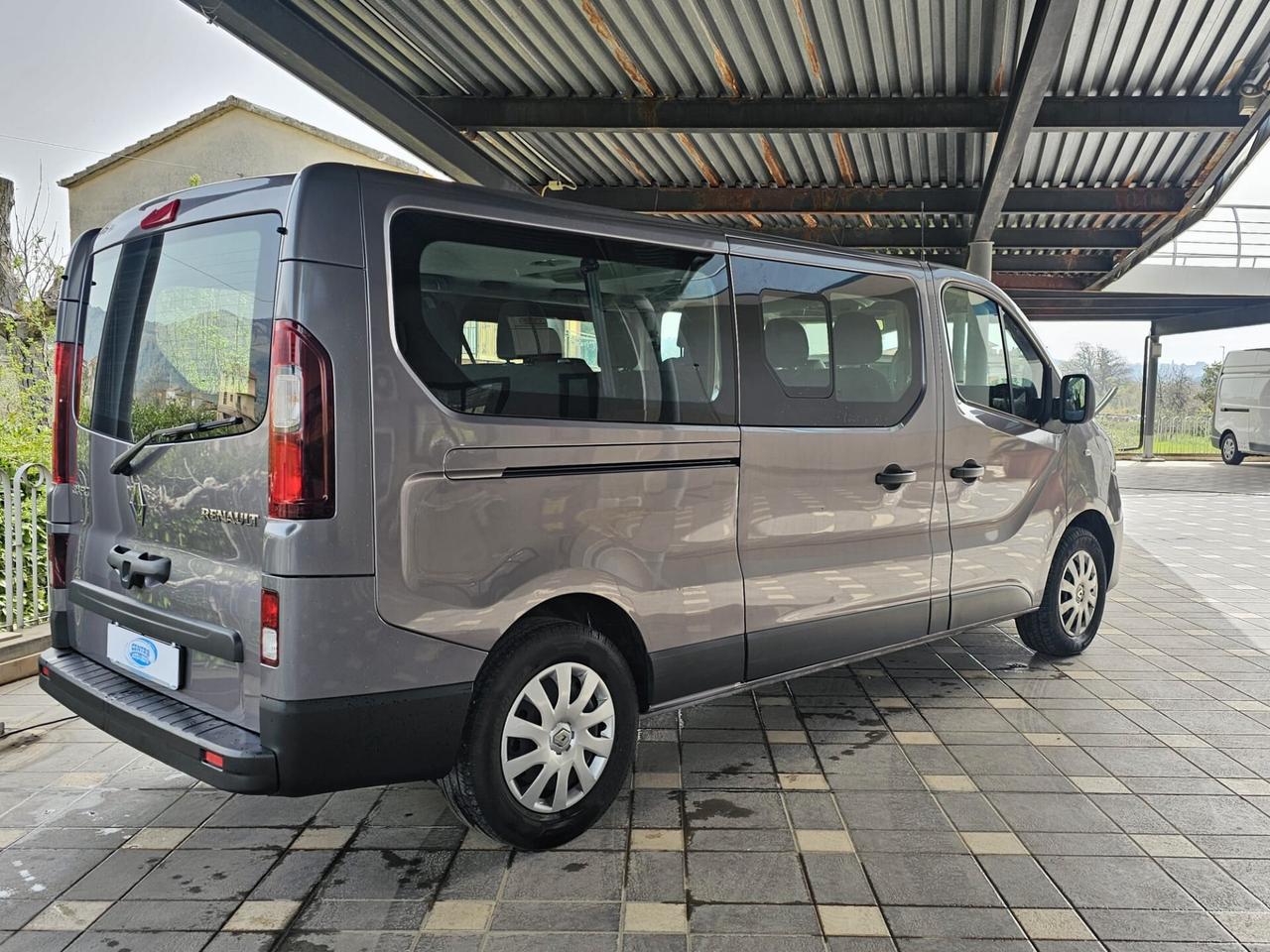 Renault Trafic 2.0 DCI 145CV L2H1 9 POSTI