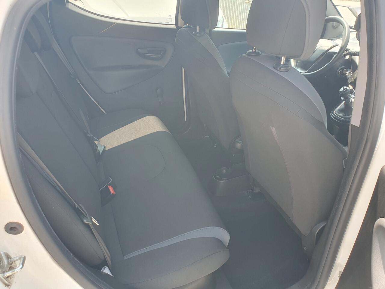 Lancia Ypsilon 1.2 69 CV 5 porte Neopatentati 2016