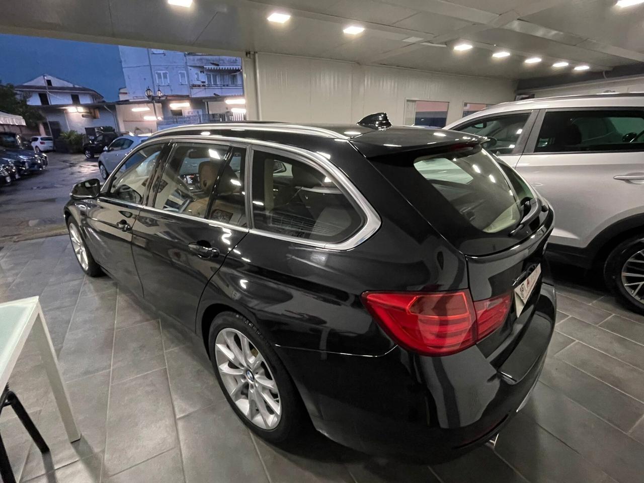 Bmw 320d xDrive Touring Luxury Tetto panoramico apribile