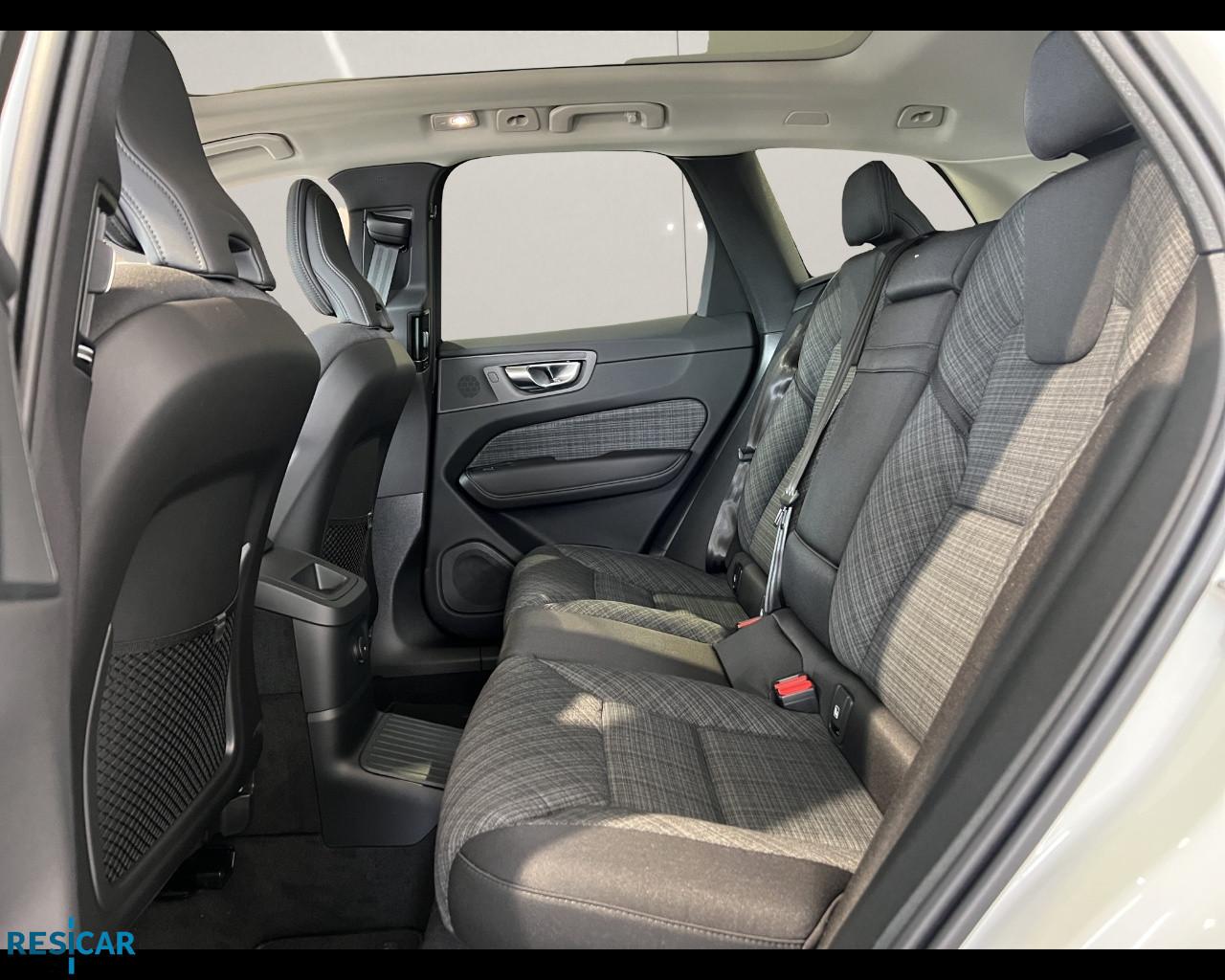 VOLVO XC60 RECHARGE T6 AWD PLUG-IN CORE BRIGHT