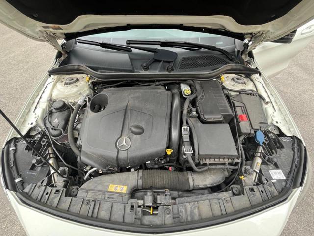 MERCEDES-BENZ GLA 200 d Automatic Premium