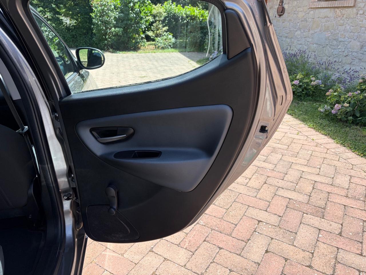 Lancia Ypsilon 1.2 69 CV 5 porte Gold OK NEOPATENTATI
