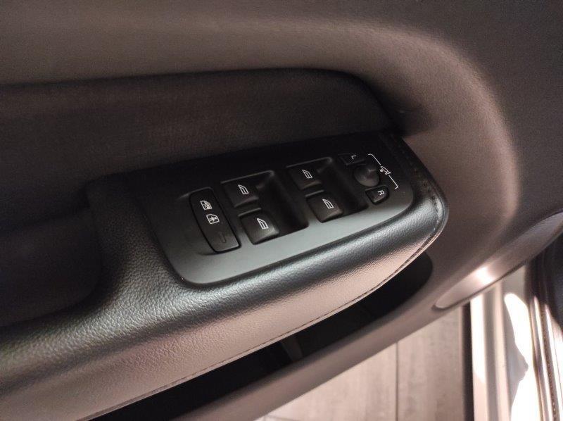 VOLVO XC60 (2017-->) - XC60 T6 Recharge Plug-in Hybrid AWD Inscription Expression