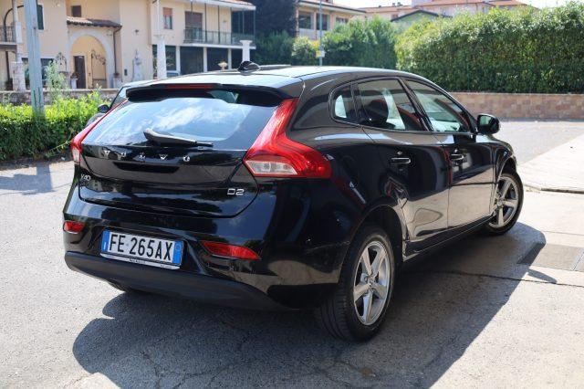 VOLVO V40 D2 2.0d UniPropietario Tagliandata per NEOPATENTAT