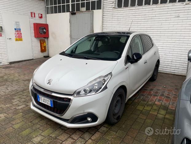 Peugeot 208 100 5 porte GT Line PANORAMICO