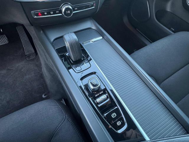 VOLVO XC60 T6 Recharge Plug-in Hybrid AWD